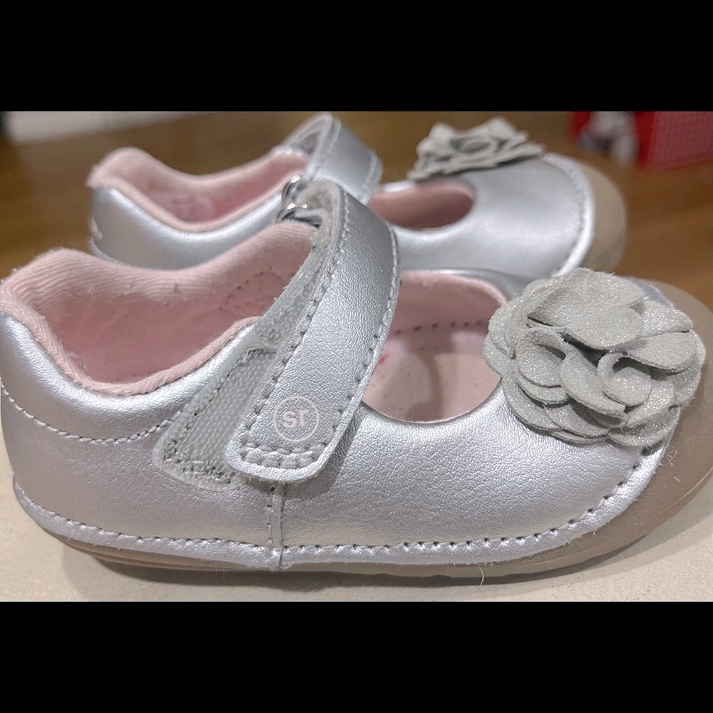 GIRLS STRIDE RITE SILVER MARY JANE 5 M